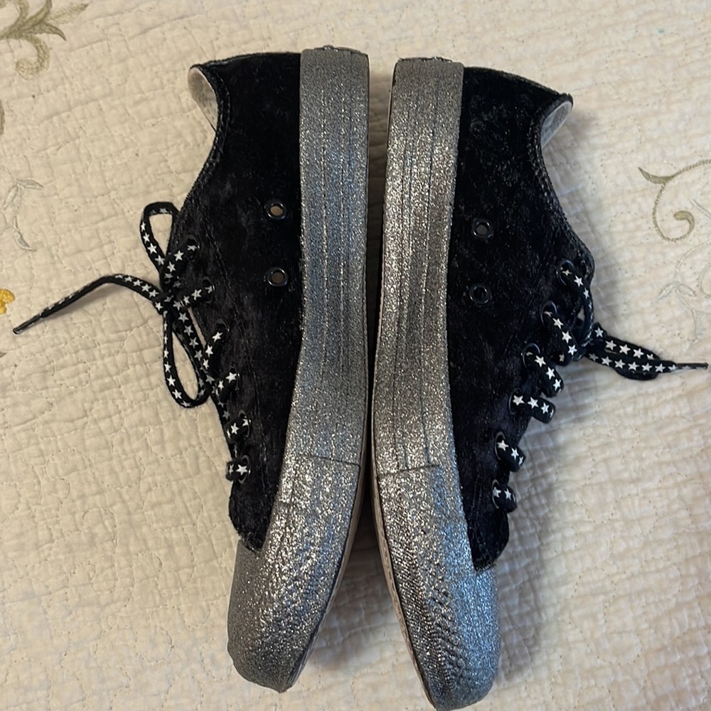 MILEY CYRUS Converse Women's Black and Silver Sneakers - Picture 2 of 5